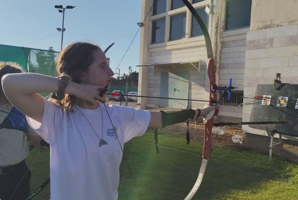 ורוניקה בויארסקה ספורטאית בענף הקשתות באקדמיה לספורט כפר הנוער ויצו נהלל. קרדיט צילום בן יגר איגוד הקשתות